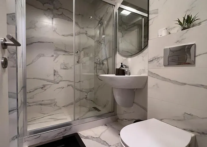 아파트 Bright & With View